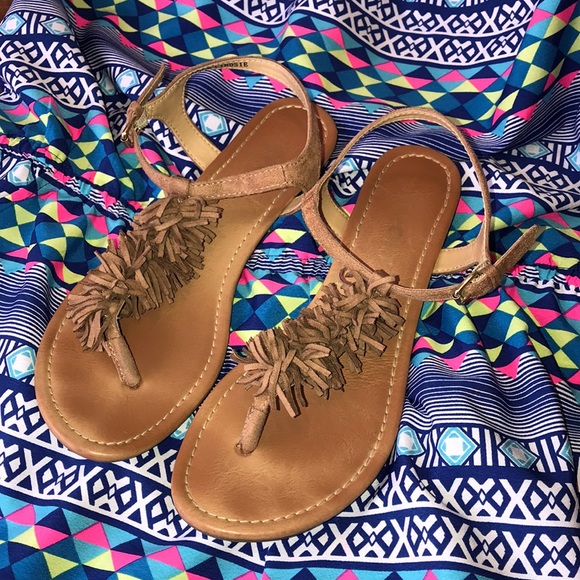Report Shoes - Fringe Sandals